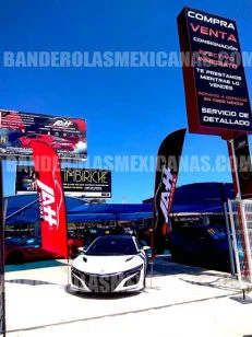 banderas publicitarias y promocionales personalizadas para agencia de autos mexico hechas en banderolas mexicanas