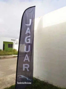 banderas publicitarias y promocionales personalizadas para expo autos mexico hechas en banderolas mexicanas