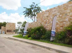 banderas publicitarias y promocionales personalizadas para fraccionamiento residencial hechas en banderolas mexicanas