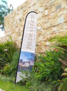 banderas publicitarias y promocionales personalizadas para residencial merida yucatan hechas en banderolas mexicanas