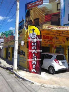 banderas publicitarias y promocionales personalizadas para cerrajeria hechas en banderolas mexicanas
