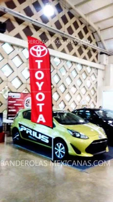 banderas publicitarias y promocionales personalizadas para toyota autos hechas en banderolas mexicanas
